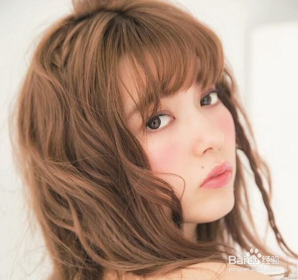 如何化一款让唇颊美的闪闪发光的美妆