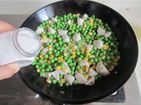 青豆玉米炒鱼丸