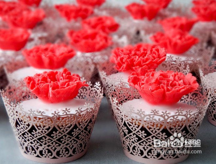 夕阳无限好--用翻糖康乃馨杯子蛋糕祝八十大寿