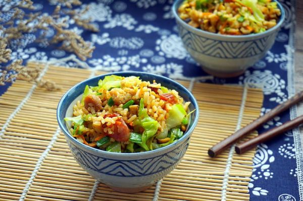 鸡肉菌菇腊味炒饭