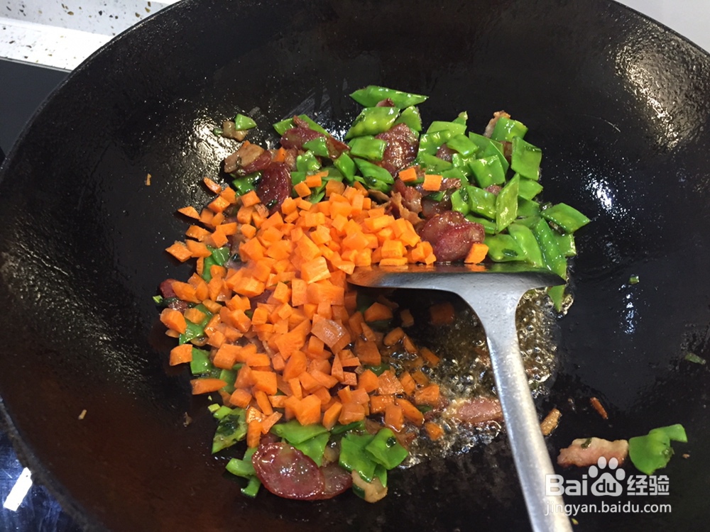 香喷喷的腊肠培根蛋炒饭