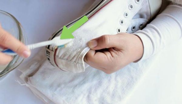 鞋子晒黄了，有什么方法可以让它变回原来那么白