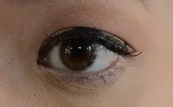 假眼睫毛怎么粘