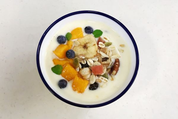 水果坚果谷物酸奶