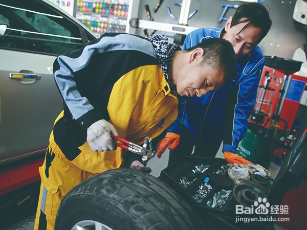 汽车的刹车片怎么检查？