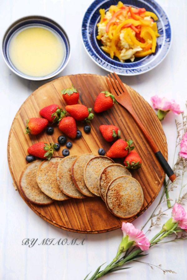 黑芝麻核桃香蕉松饼