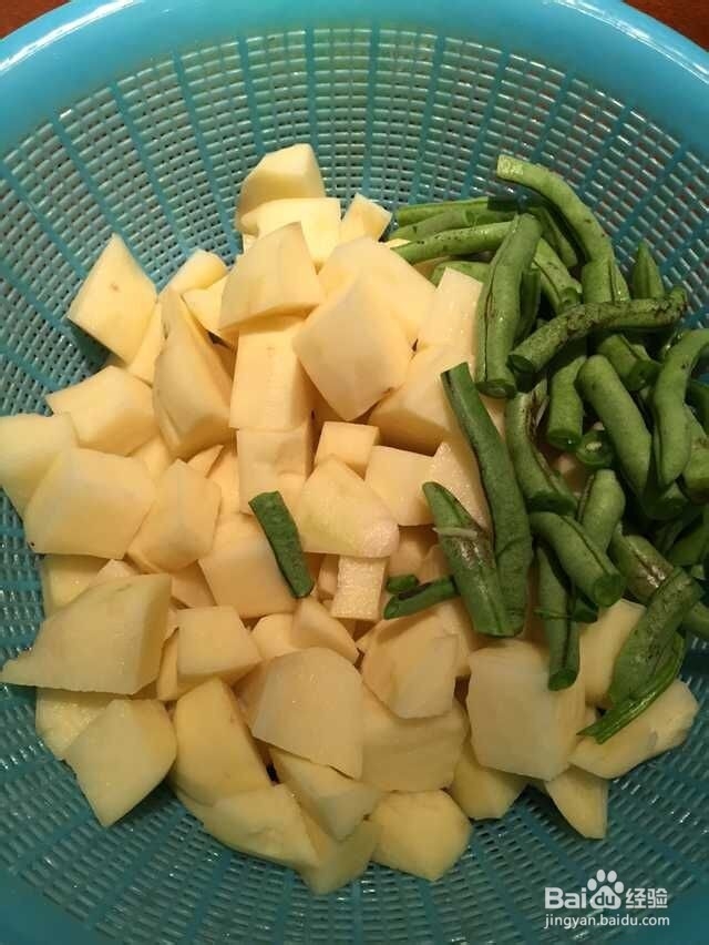 没有齐全的调料,也能做出可口足量的家常辣子鸡