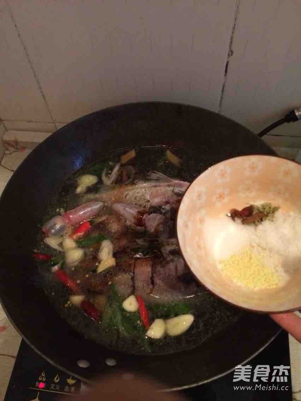 鲫鱼炖土豆的做法