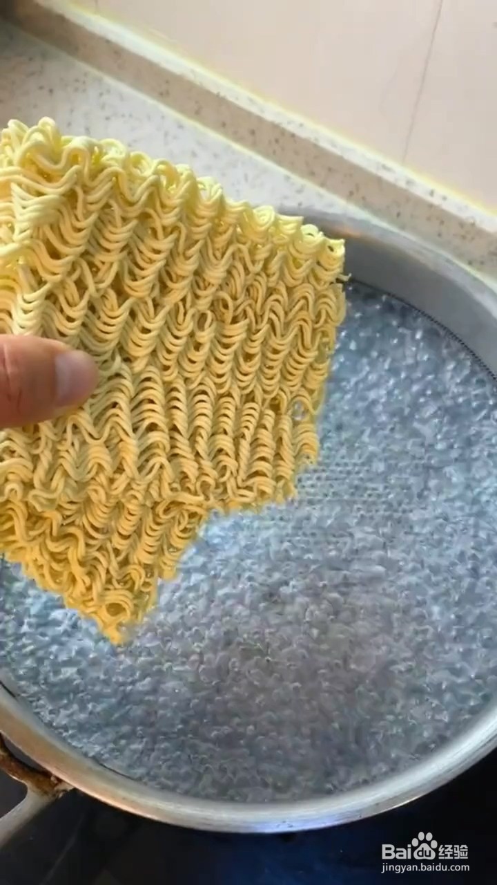 如何制作火腿炒面