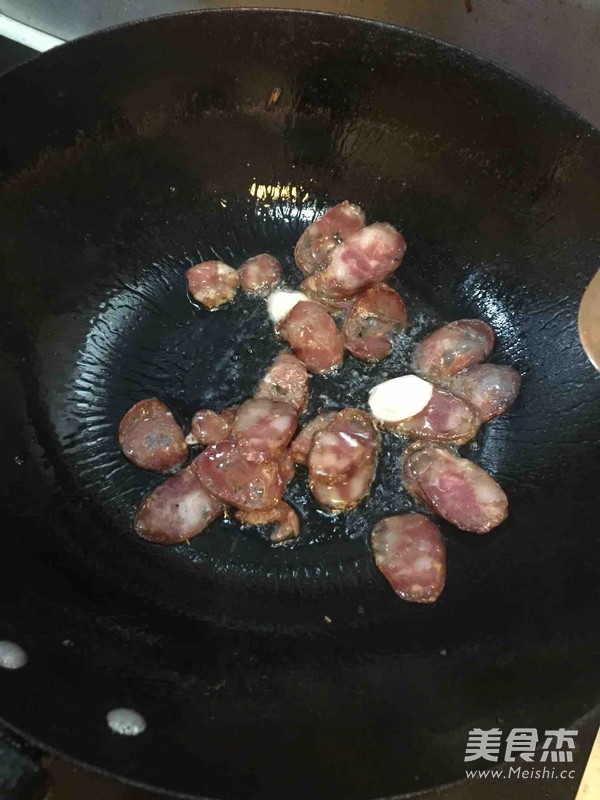 茭白炒腊肠的做法
