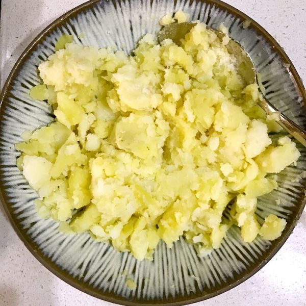 培根烤土豆泥卷