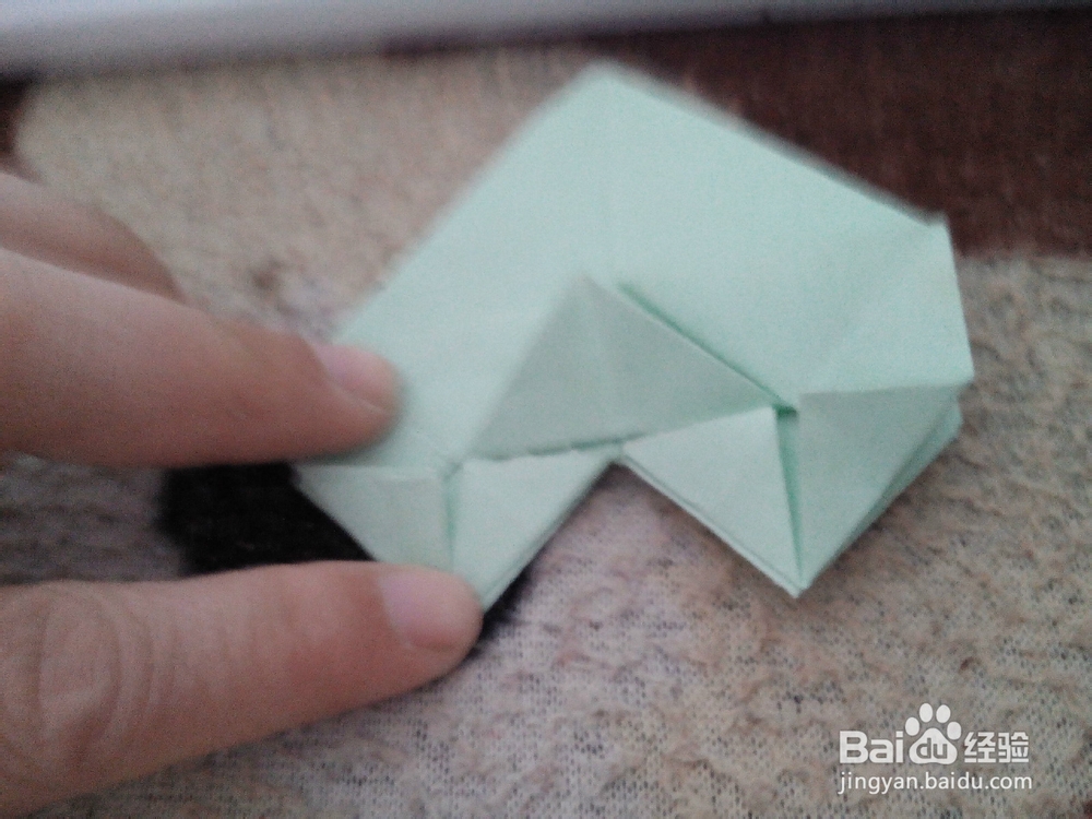 怎样用彩纸折漂亮的心形