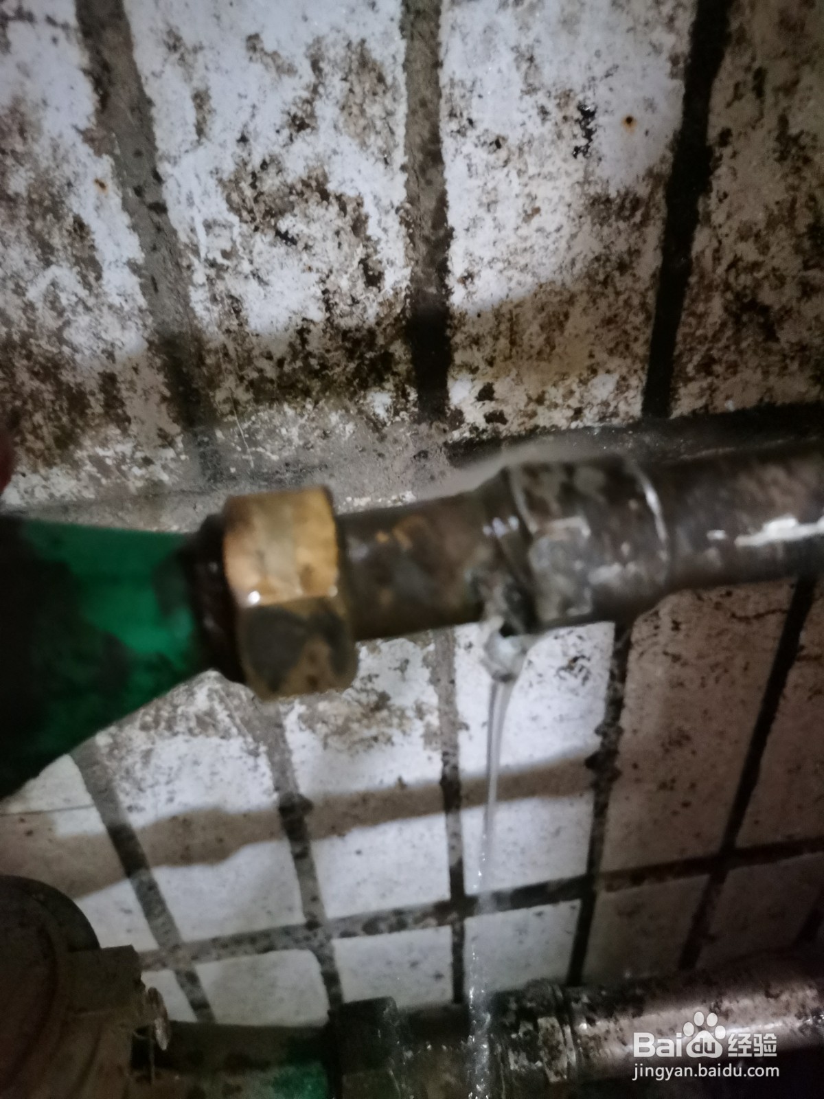 热熔水管时水闸关不掉水怎么办?