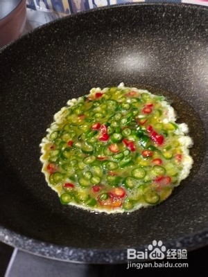 食补佳品〈辣椒炒鸡蛋〉的做法