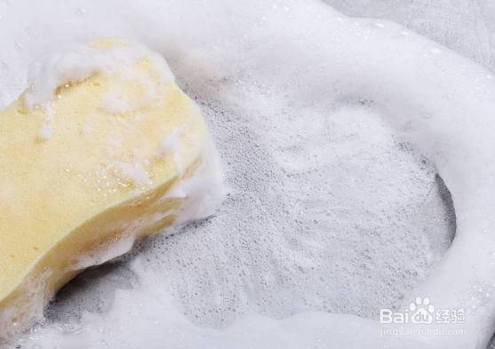 宝宝让蚊子叮了红肿怎么处理