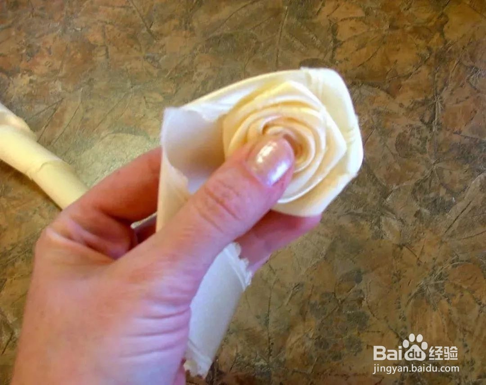 随手一根丝带卷出了漂亮的玫瑰，几分钟搞定一朵