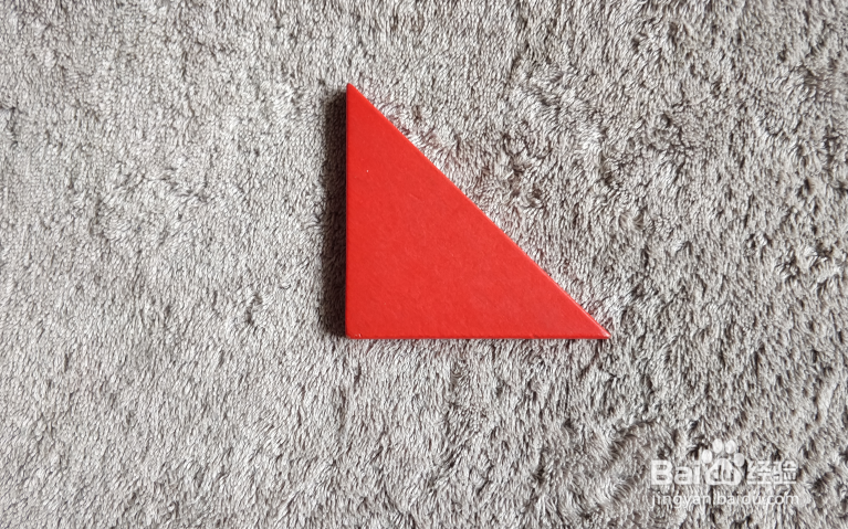 用七巧板怎样拼一只低头思考的乌鸦呢？