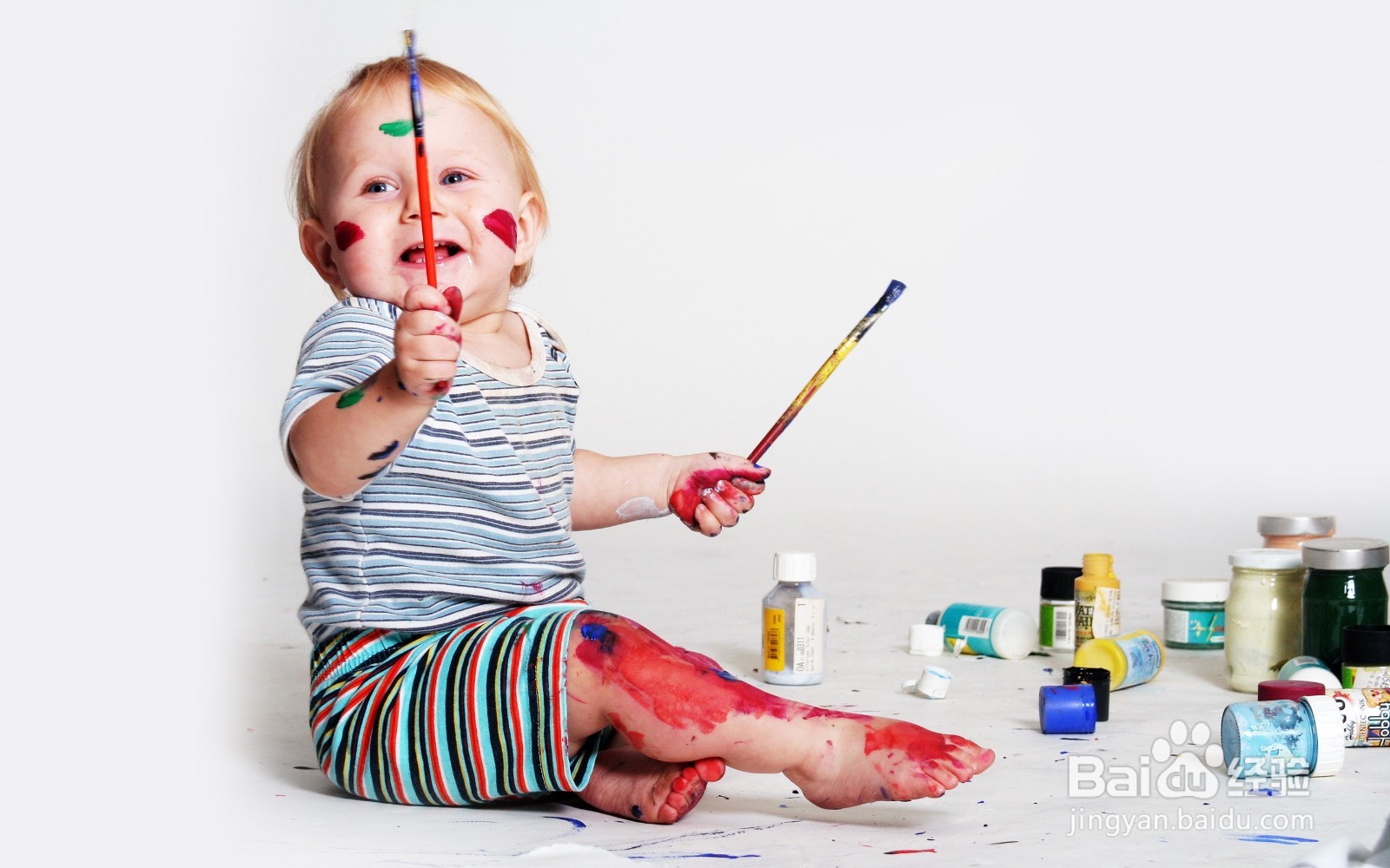 <b>怎样培养婴儿的绘画兴趣</b>