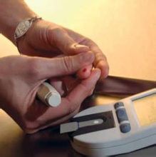 被钉子扎了怎么办