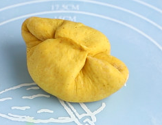 怎样制作美味的咖喱土豆培根小圆面包步骤