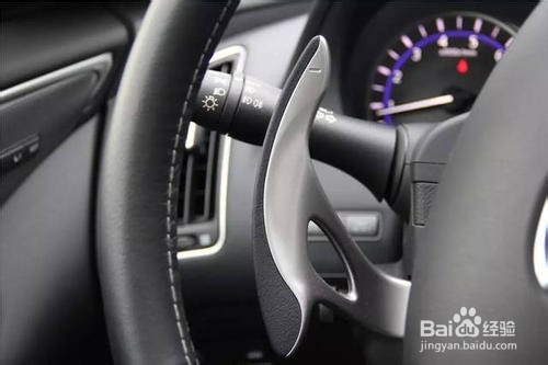 汽车拨片如何使用