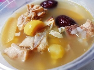 秋冬板栗炖鸡汤