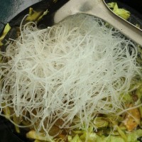分享百味传奇酸辣粉的做法步骤