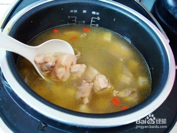 如何制作莲藕炖鸡