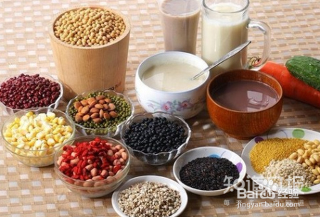 头发脱至成追忆,纵是植发已惘然