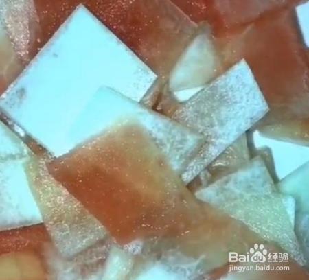西瓜吃完别急着丢，不仅可以美容，还是解暑利器