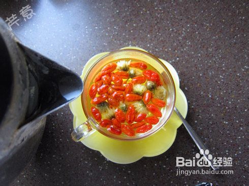 菊杞蜂蜜茶的做法