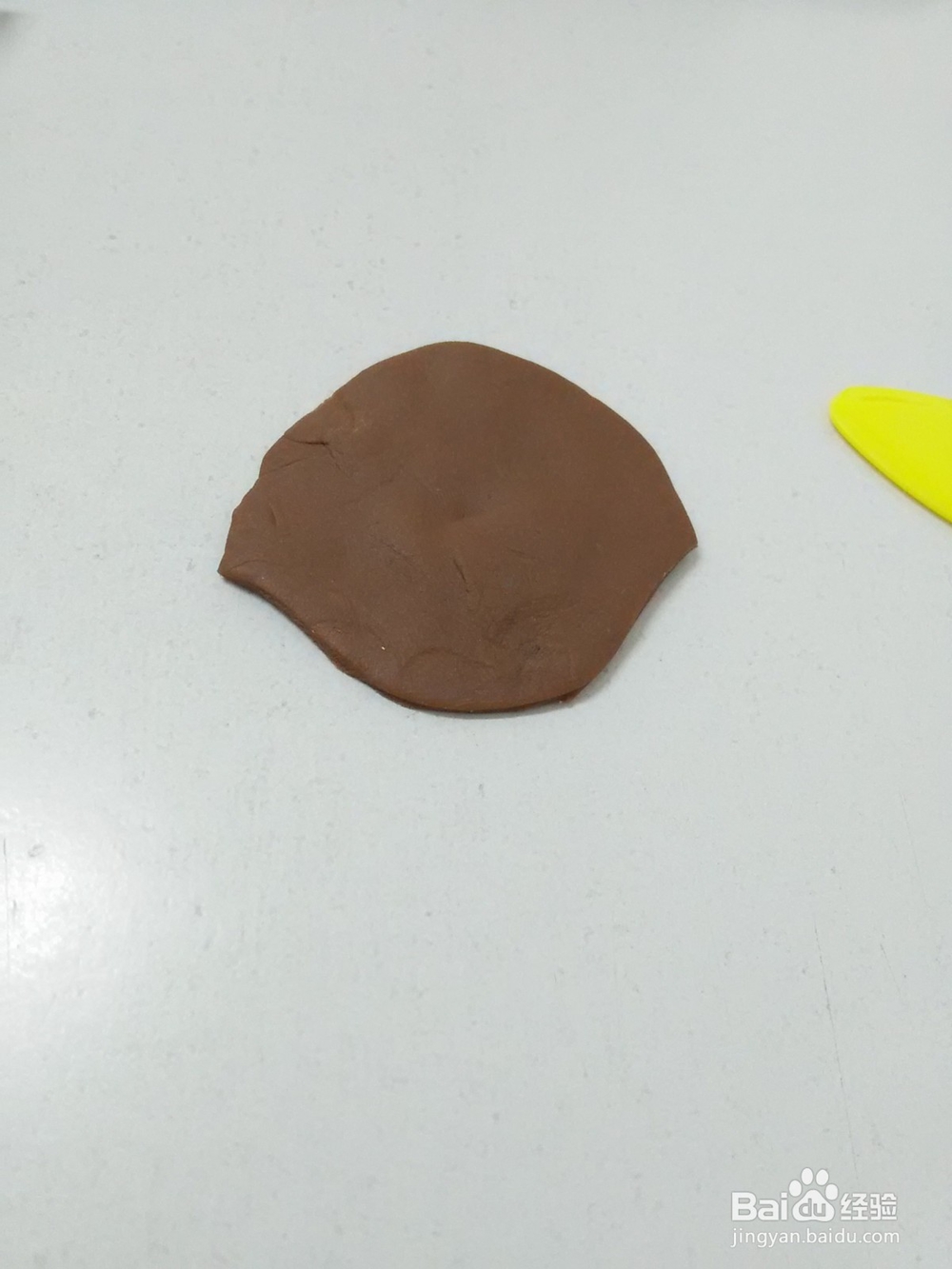 怎么用橡皮泥捏吃鸡头盔