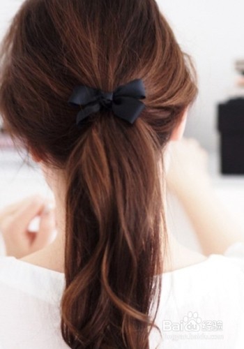 巧用蝴蝶结打造时尚亮眼发型
