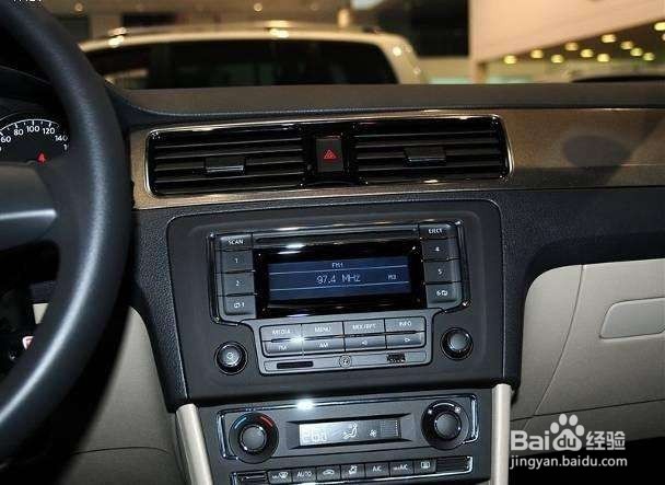 新桑塔纳车窗升降开关怎么拆?