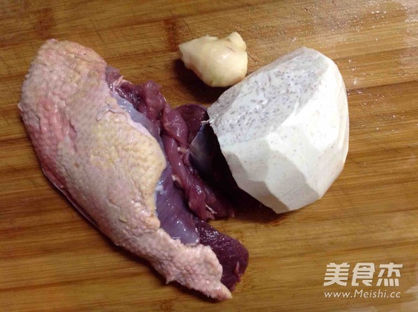 鸭肉烧香芋的做法