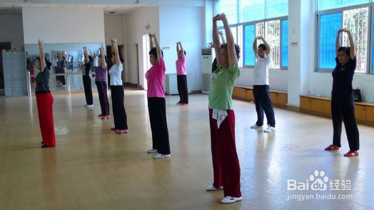 中老年人如何练习轮滑