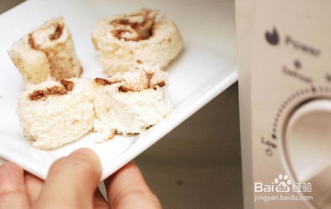 用切片面包制作肉桂卷