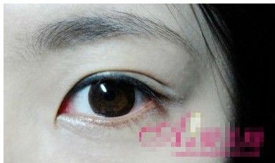 日系朦胧金棕眼妆