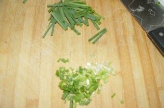 帮你抵抗辐射侵害的一道菜——西红柿炒馒头粒