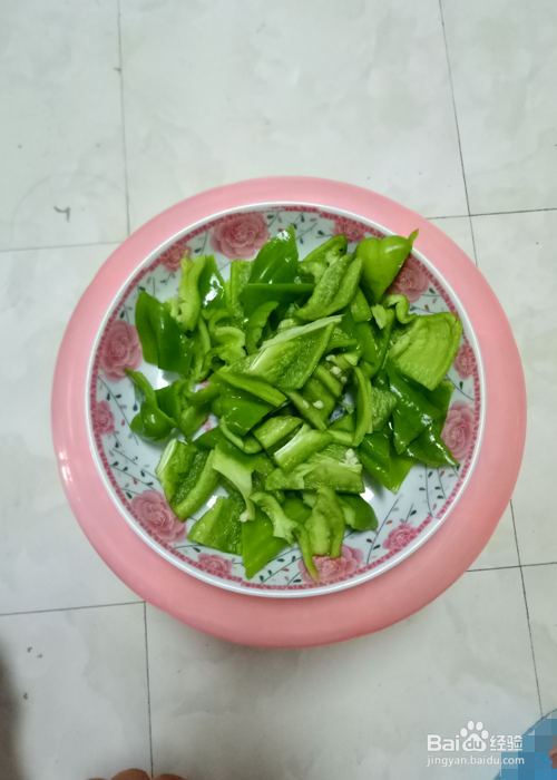 如何简单做青椒炒茄片