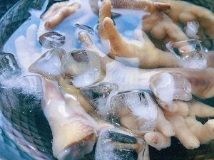 蒜香无骨凤爪的制作方法