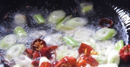 名菜-宫保鸡丁的详细做法（有图有步骤）