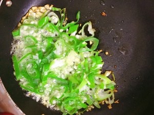 食补佳品白灼秋葵的做法