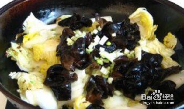 木耳炒白菜的做法