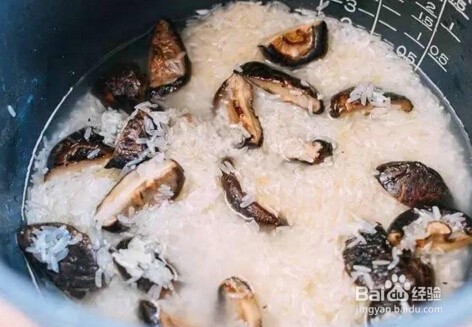 排骨焖米饭家常做法