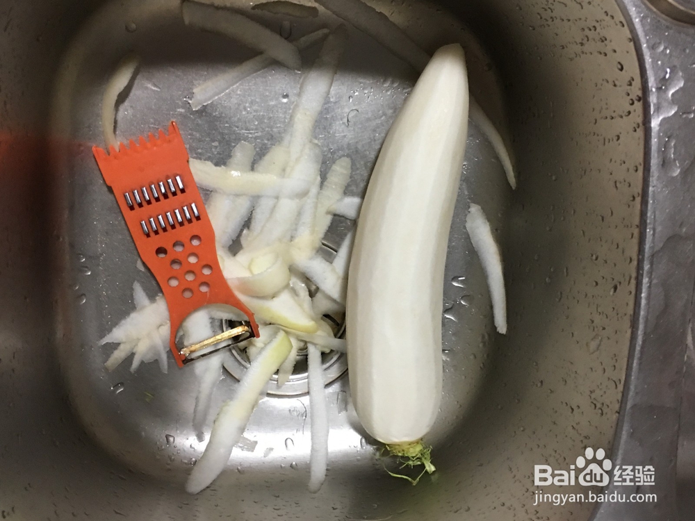 怎样做萝卜黄金煲?