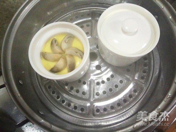 草菇蒸蛋羹的做法