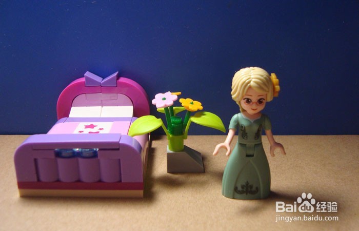 如何用积木搭建美丽女孩房间的场景