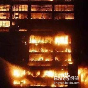 酒店发生火灾，客服部应该采取什么行动？