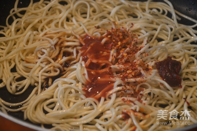 龙胆鱼番茄辣酱面